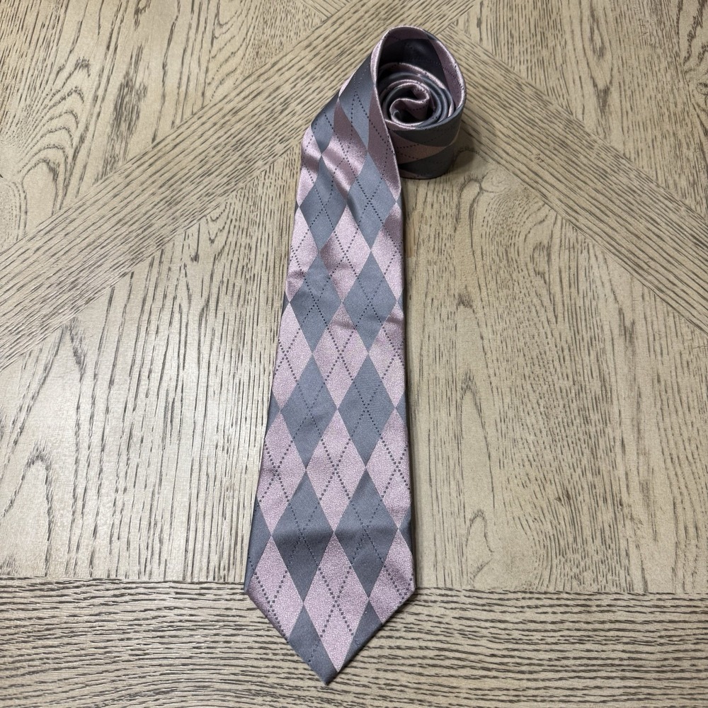 Van Heusen Stain Resistant Pink Silver Iridescent Diamond Pattern 100% Silk‎ Tie
